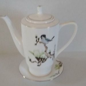 Porcelain Coffee/Tea Pot With Saucer